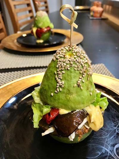 Avo burguer (pode ser vegano, vegetariano ou não, depende do recheio)